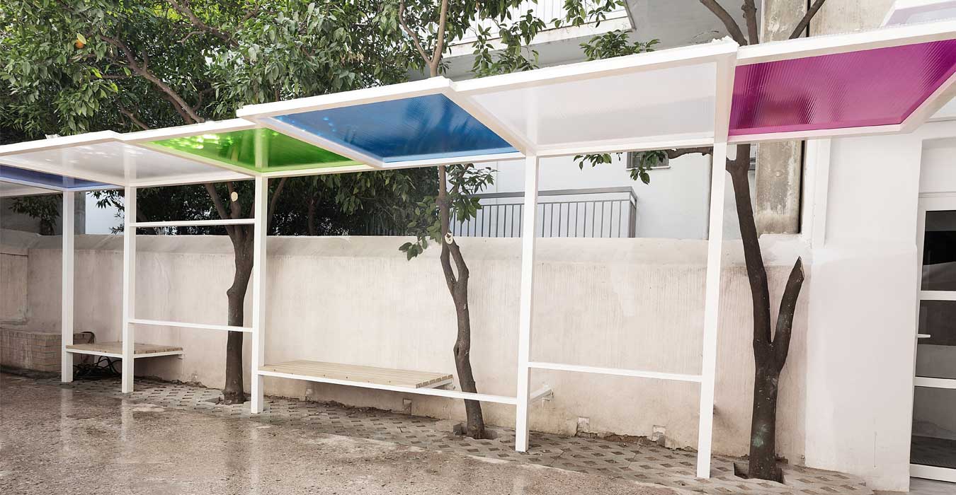 Metal canopy providing sheltering and socializing in school intervals